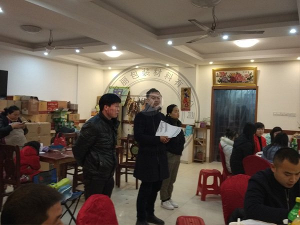 �������b